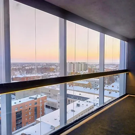 Luxus Tower 14th Floor Apartment *